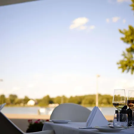 Hyatt Regency Szálloda 5*