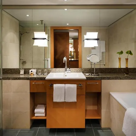 Hyatt Regency מלון 5*