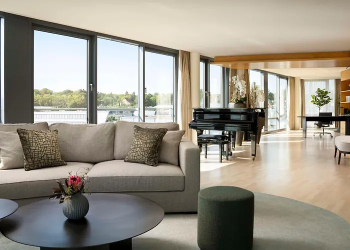 Hyatt Regency Hotel 5*